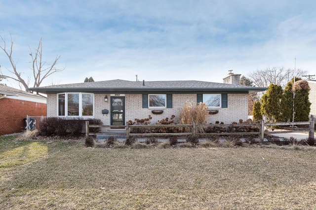 19017 Purlingbrook Street, Livonia, MI 48152