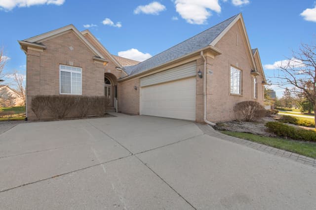 16810 Carriage Way, Northville, MI 48168