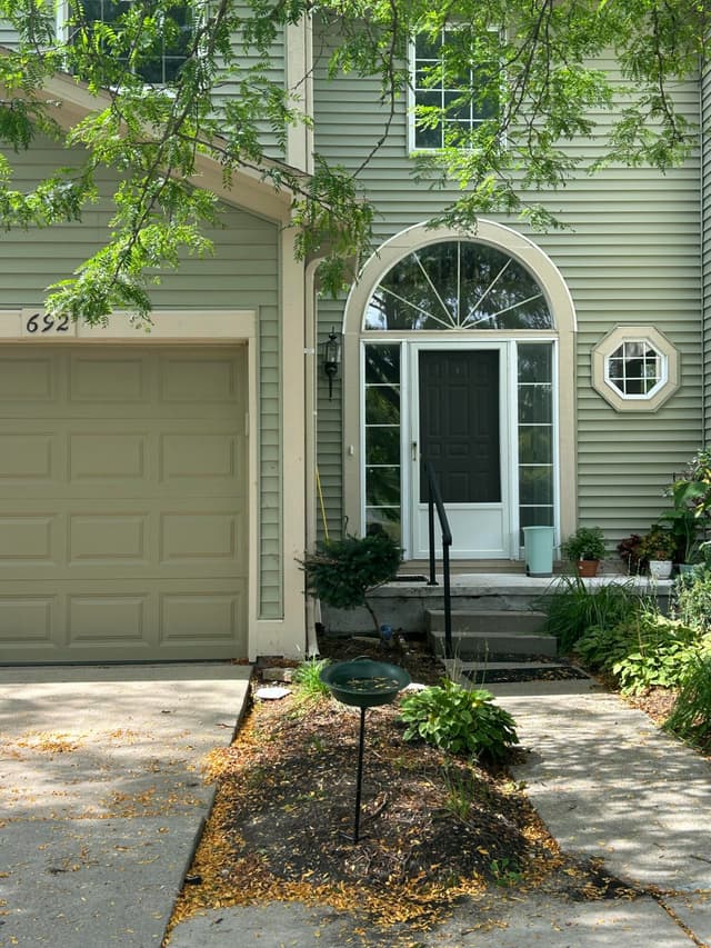 692 Liberty Pointe Drive, Ann Arbor, MI 48103