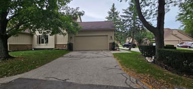 37676 N Laurel Park Drive 70, Livonia, MI 48152 — photo 2