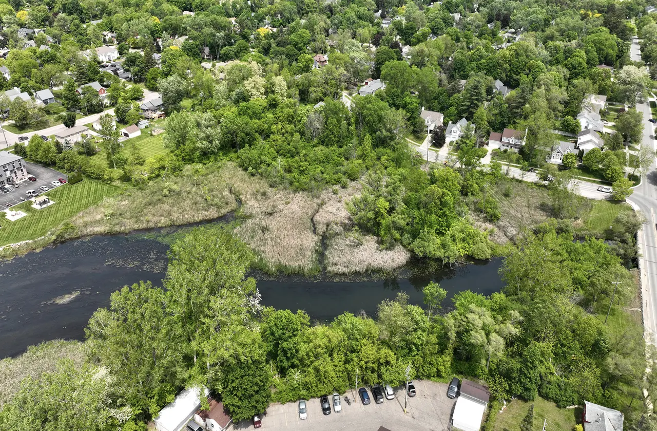 114 River Drive A, Milford, MI 48381