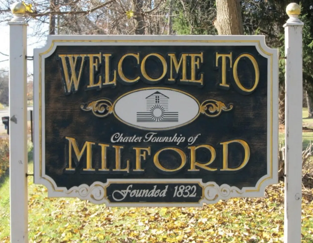 727 W W. Maple Road Road, Milford, MI 48381