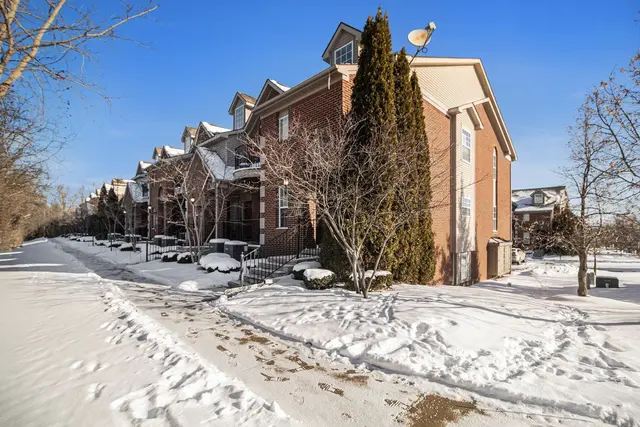 217 W Oakbrook Drive, Ann Arbor, MI 48103