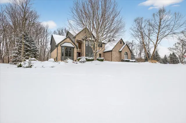 10056 Rosemarie Run, Brighton, MI 48114