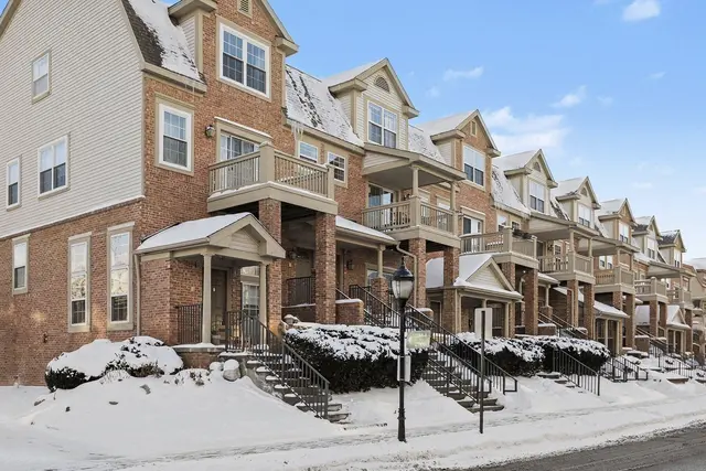 2856 Barclay Way, Ann Arbor, MI 48105