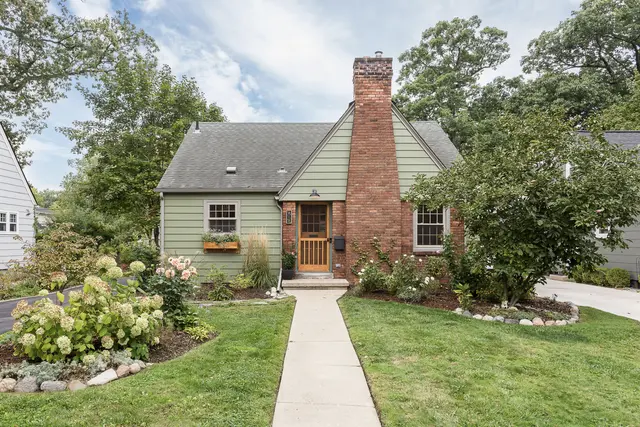 912 Hutchins Avenue, Ann Arbor, MI 48103