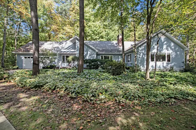 9453 Whispering Pines Drive, Saline, MI 48176