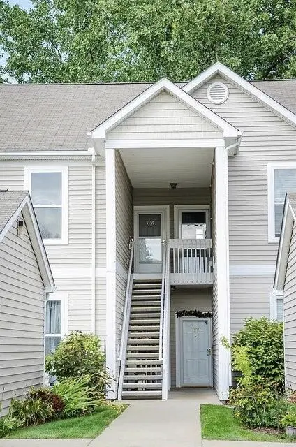 8185 Autumn Woods Trail, Ypsilanti, MI 48198
