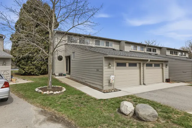 610 Peninsula Court, Ann Arbor, MI 48105