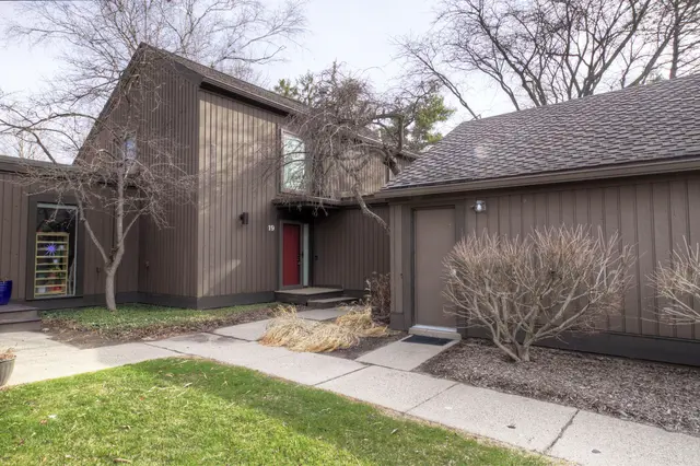 19 Westbury Court, Ann Arbor, MI 48105