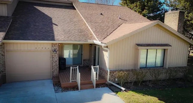 37526 N Laurel Park Drive, Livonia, MI 48152