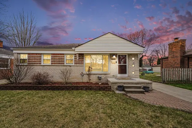 10061 Seltzer Street, Livonia, MI 48150