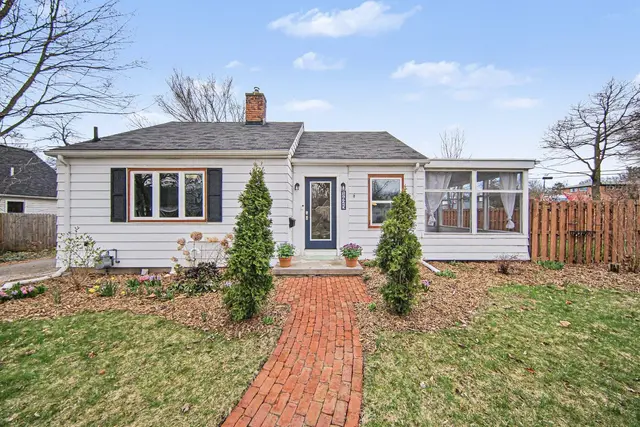 1425 Iroquois Place, Ann Arbor, MI 48104