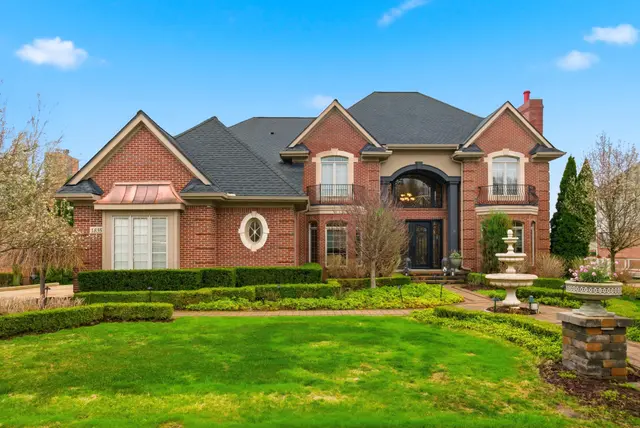 18356 Clairmont Circle W, Northville, MI 48168