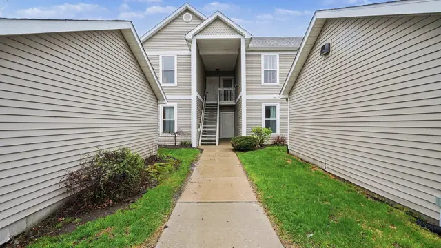 1492 Fox Pointe Circle, Ann Arbor, MI 48108