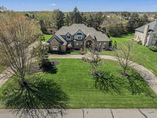 5050 Village Road, Saline, MI 48176