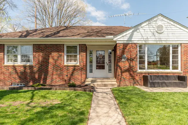 200 W Mckay Street, Saline, MI 48176