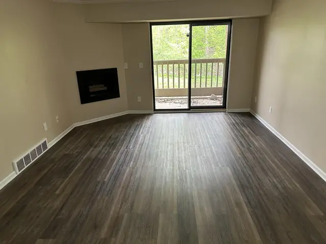 3005 Fernwood 103, Ann Arbor, MI 48108