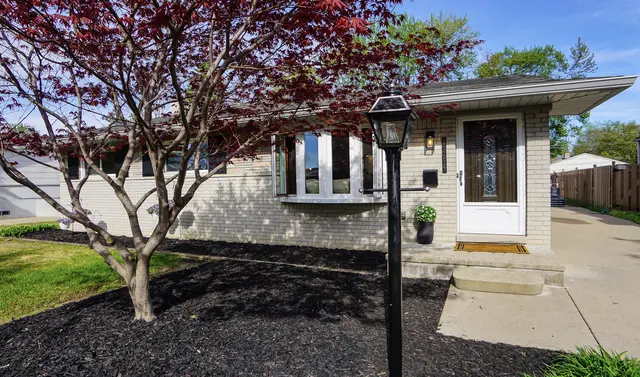 8364 Holly Drive, Canton, MI 48187