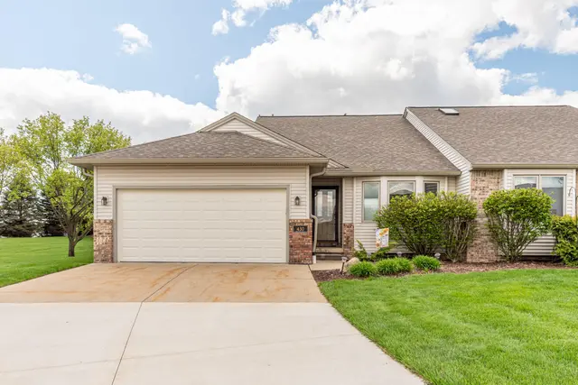 430 Cottonwood Lane 6, Saline, MI 48176