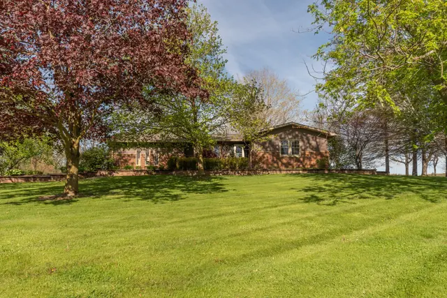9870 James Drive, Saline, MI 48176