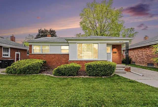 28429 Cleveland, Livonia, MI 48150