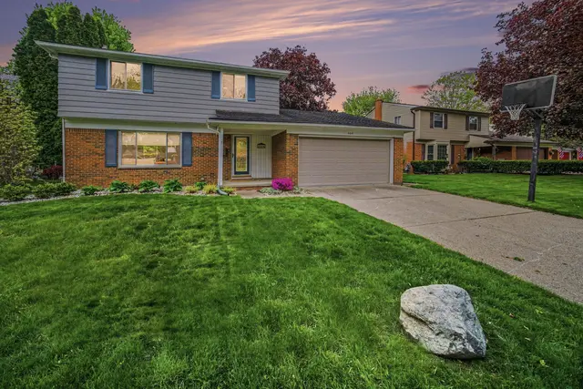 464 Springbrook Crescent, Saline, MI 48176