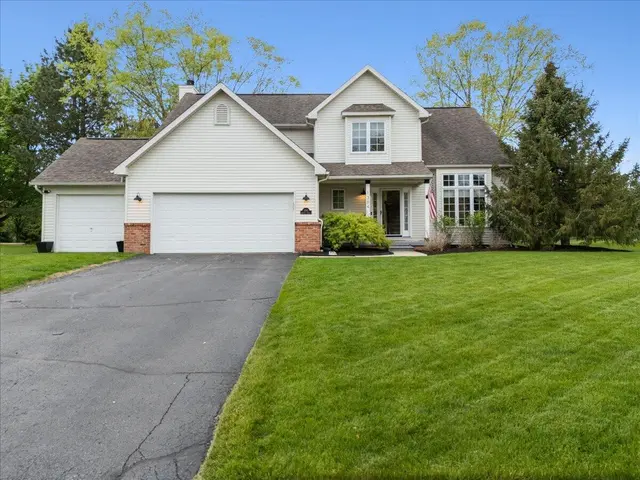 1384 Baywood Circle, Brighton, MI 48116