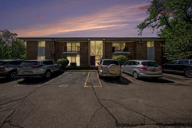 1261 Island Drive 201, Ann Arbor, MI 48105