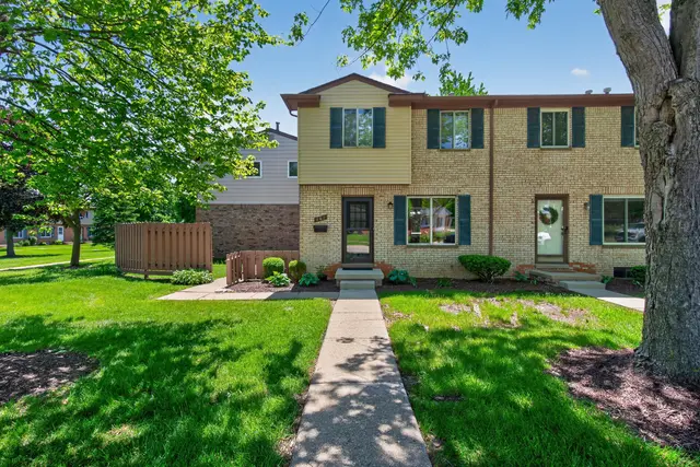 141 Sheffield Drive, Saline, MI 48176