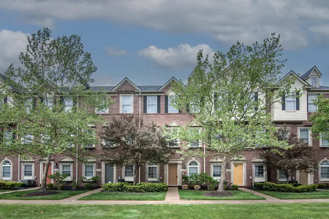 45587 N Stonewood Road, Canton, MI 48187