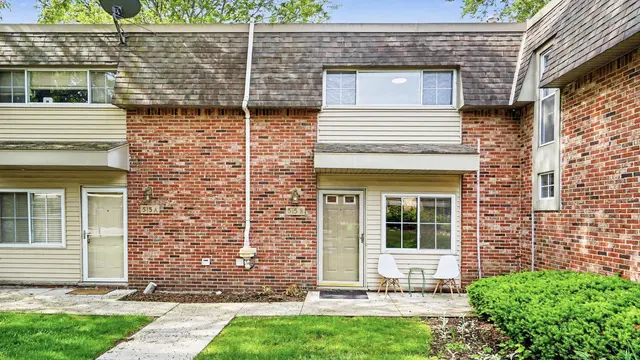 515 Long Shore Drive, Ann Arbor, MI 48105