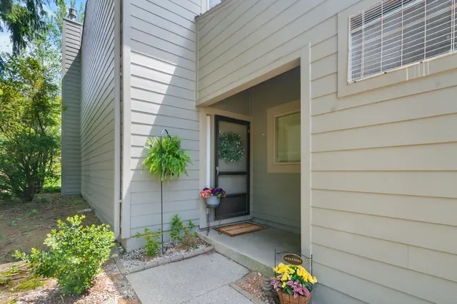 744 Peninsula Court, Ann Arbor, MI 48105