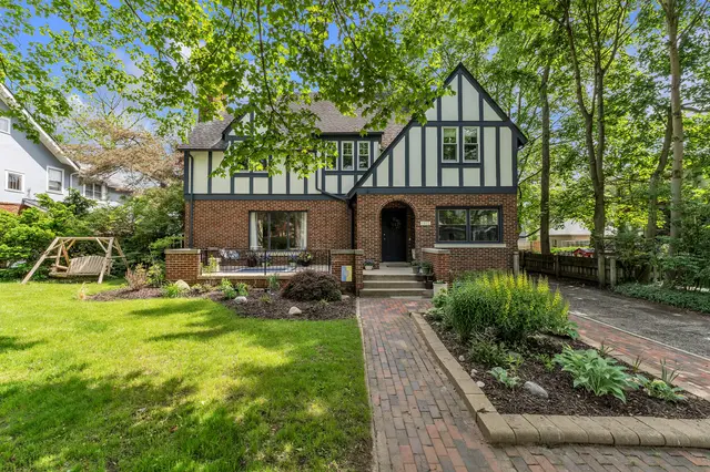 1322 Granger Avenue, Ann Arbor, MI 48104