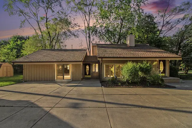 9425 Lamont Street, Livonia, MI 48150