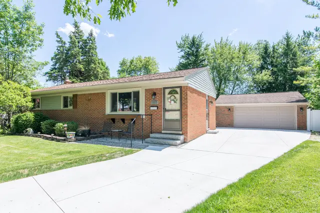 732 Calder Court, Saline, MI 48176