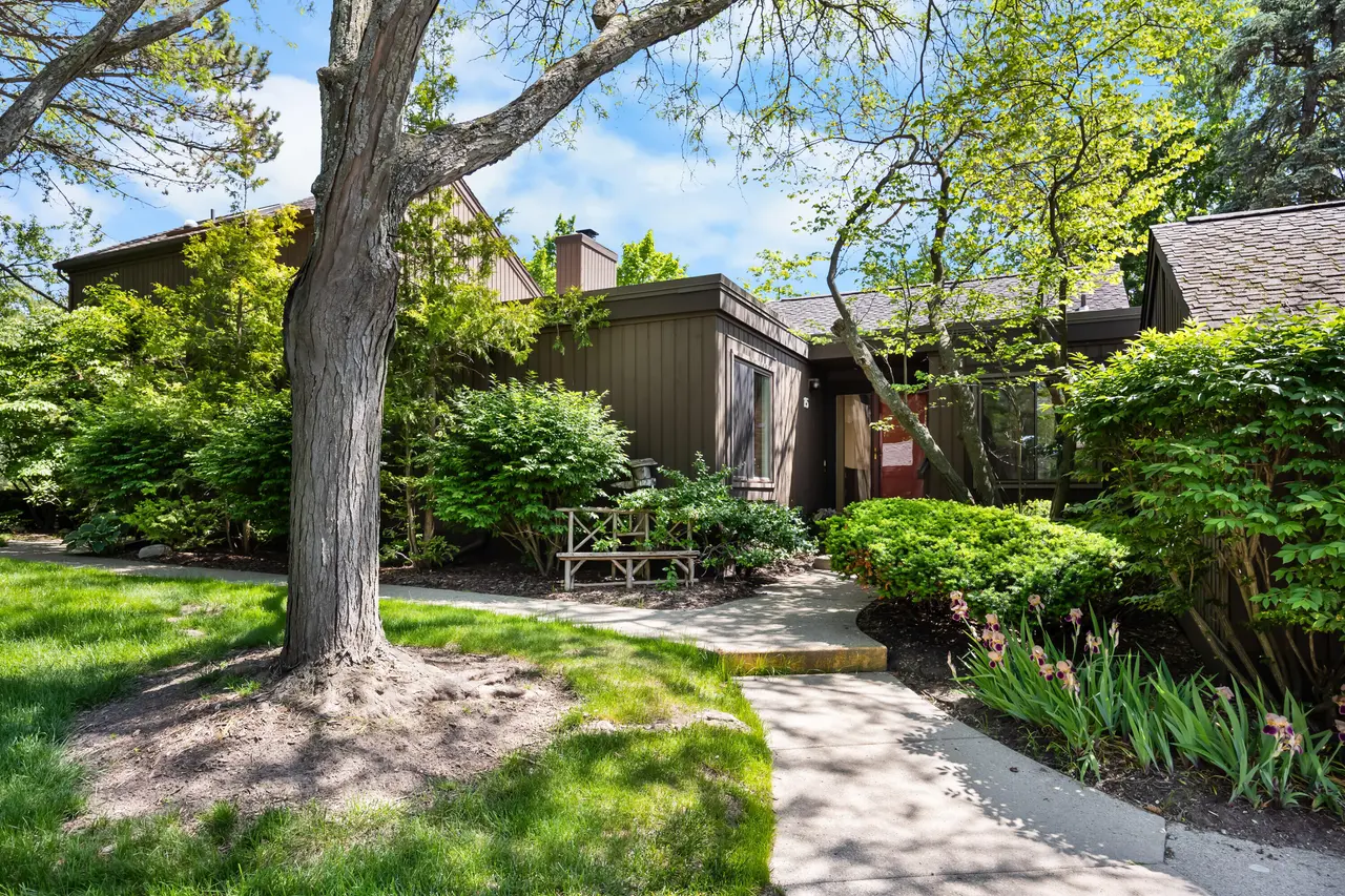 15 Haverhill Court, Ann Arbor, MI 48105