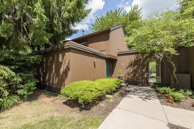 10 Westbury Court, Ann Arbor, MI 48105