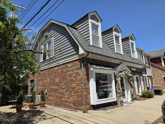 963 W Ann Arbor Trail 18b, Plymouth, MI 48170