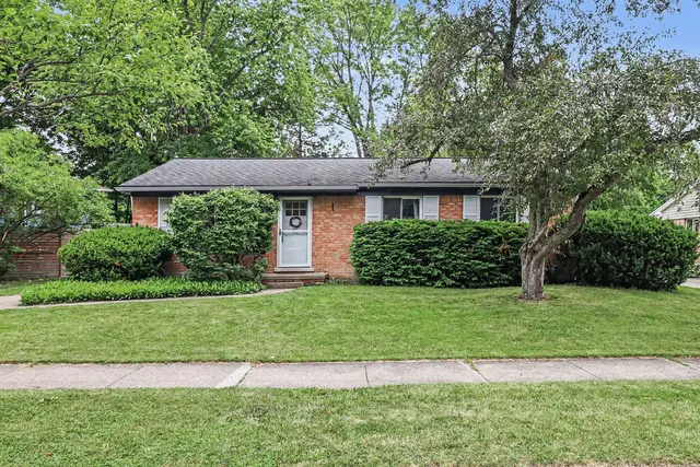 624 Susan Drive, Ann Arbor, MI 48103