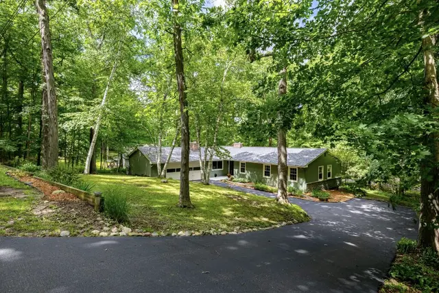 4085 E Loch Alpine Drive E, Ann Arbor, MI 48103