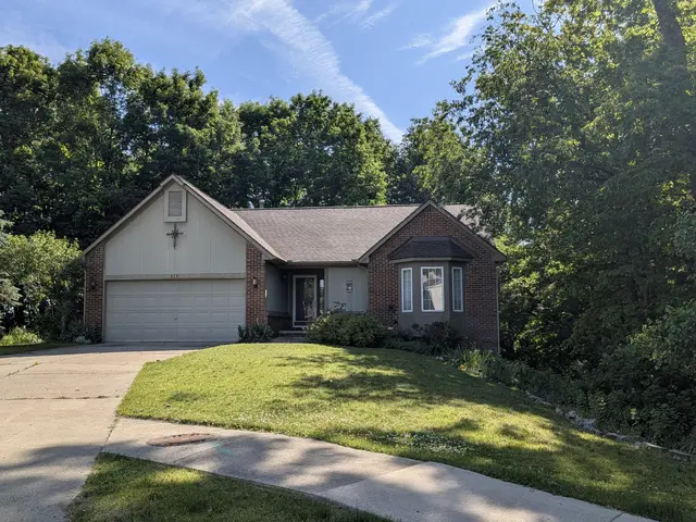 619 Hill Crest Court, Milford, MI 48381