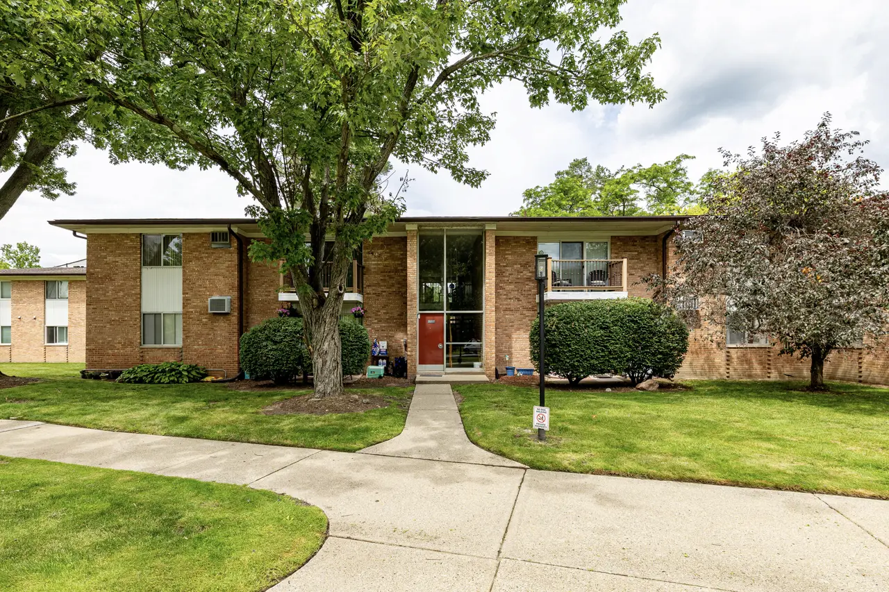 1213 Island Drive 101, Ann Arbor, MI 48105