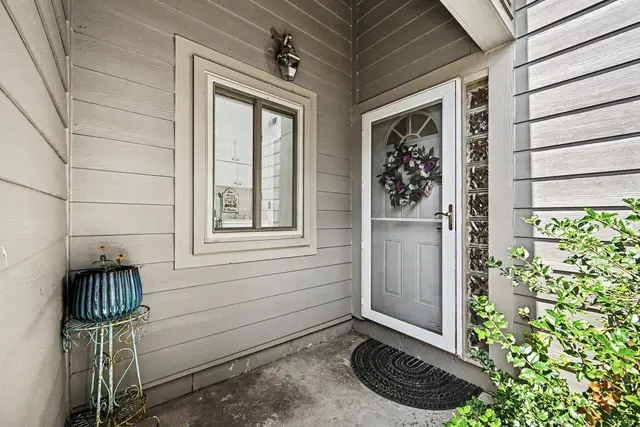 620 Peninsula Court, Ann Arbor, MI 48105