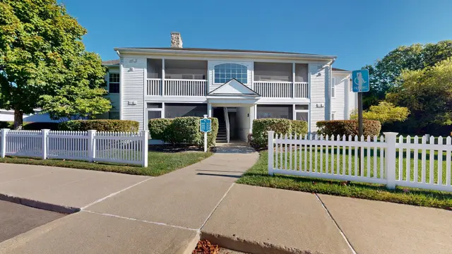 2678 S Knightsbridge Circle, Ann Arbor, MI 48105