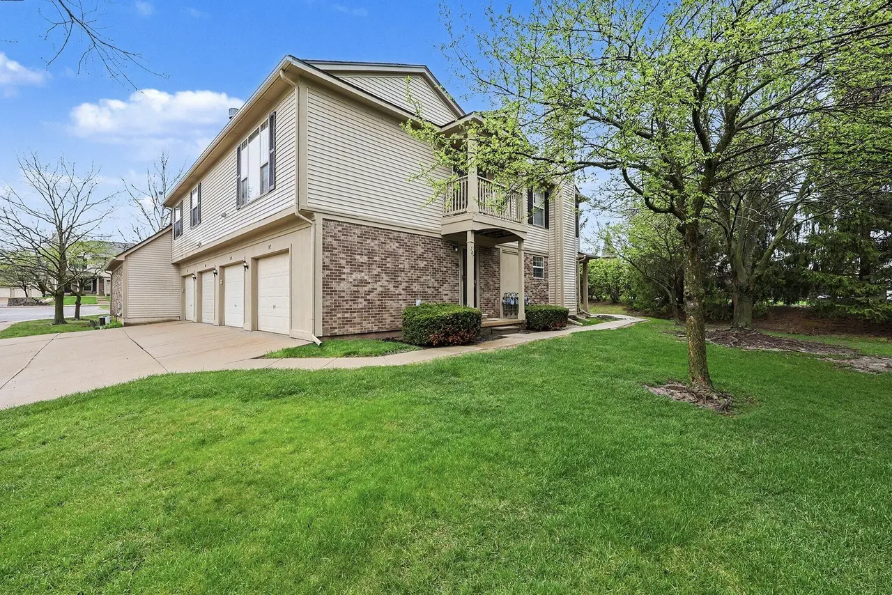 107 Commons Circle, Saline, MI 48176