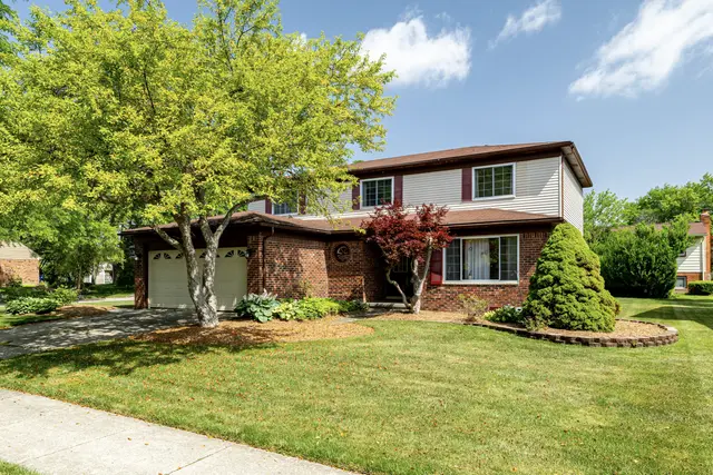 45692 Holmes Drive, Canton, MI 48187