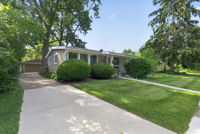 2710 Hampshire Road, Ann Arbor, MI 48104