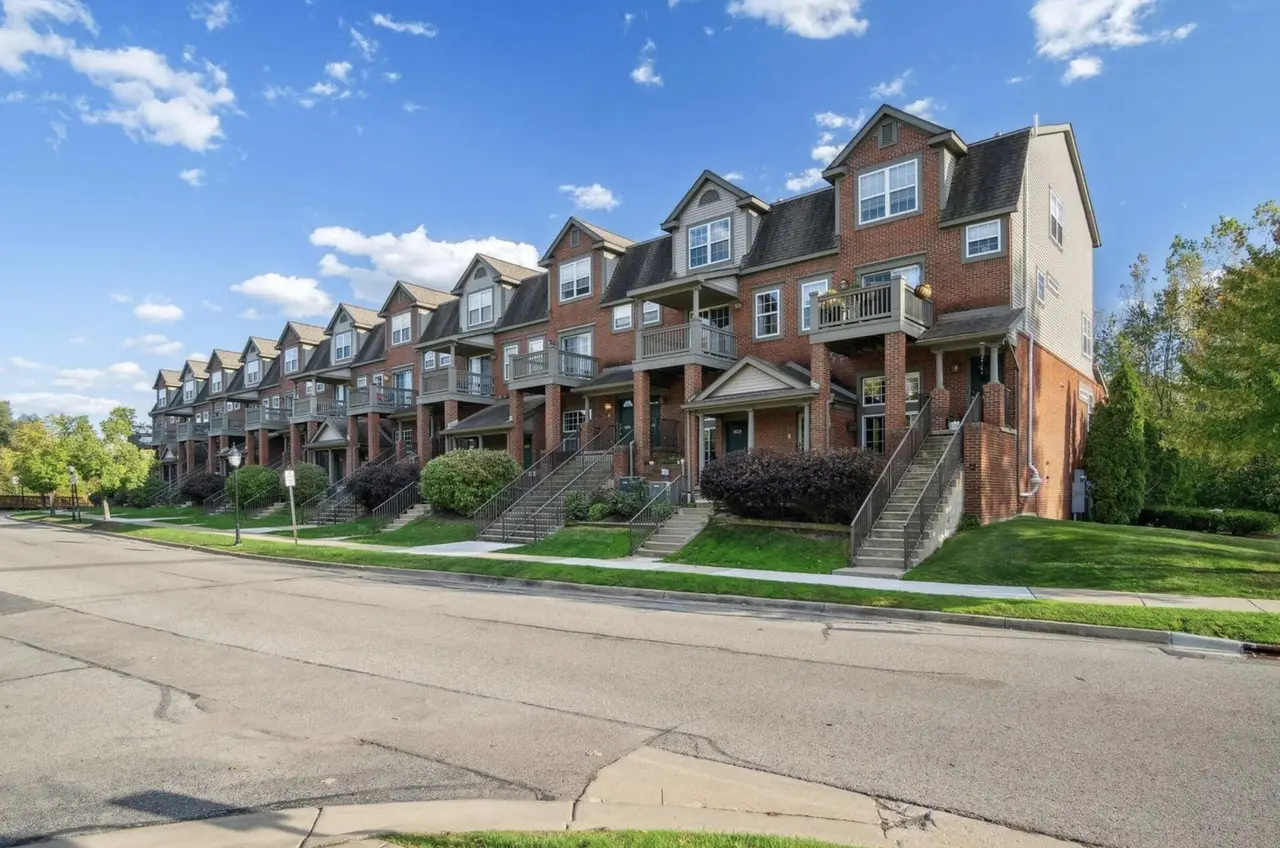 2924 Barclay Way, Ann Arbor, MI 48105