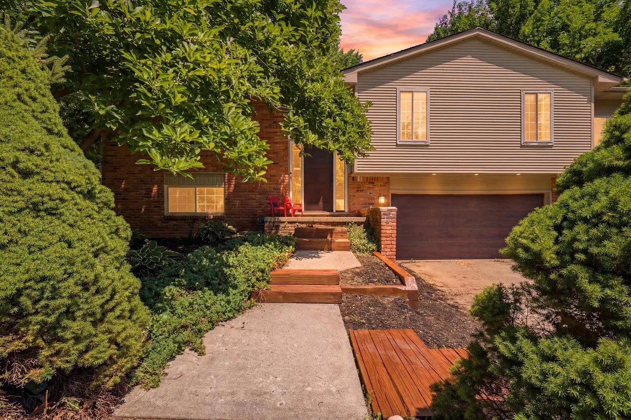 7737 Collingwood Drive, Brighton, MI 48114
